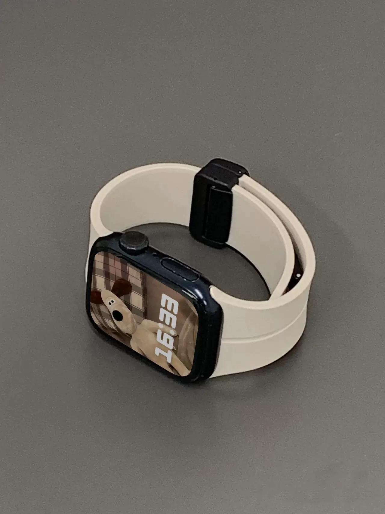 Silicone Band Women - สายซิลิโคนแม่เหล็กสำหรับสายคาด Apple Watch 44มม. 45มม. 49มม.